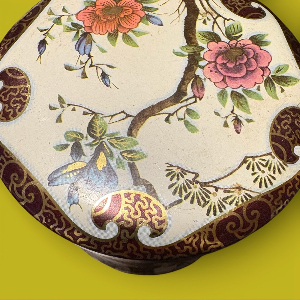 VTG Daher Long Island NY Round Tin w/ Lid FLORAL Design Made in England Stamped - Picture 3 of 8